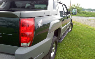 Illustration for article titled For $11,200, This 2002 Chevy Avalanche 2500 Is A Big Block Party